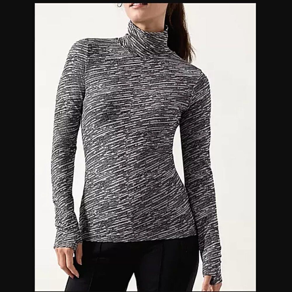 Athleta Flurry Seamless Turtleneck in Black & White | Size M